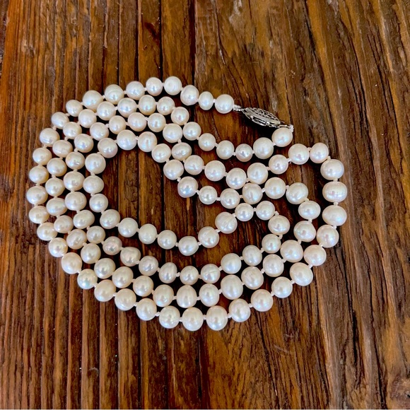 Authentic Freshwater Pearl Necklace - Picture 1 of 5